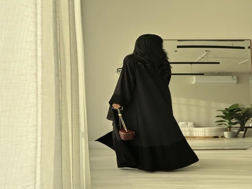 عباية نص كلوش لينن اسود مع كريب و طرحة بطرف