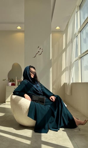 عباية نص كلوش كريب لمياء تركواز مع كلفة اسود