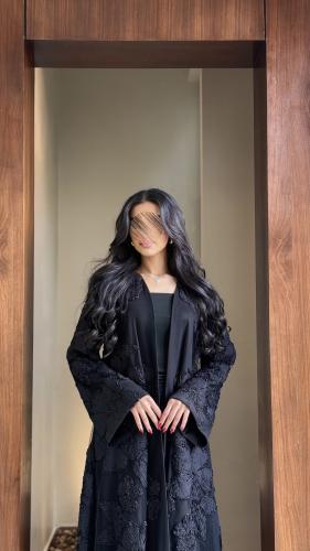 عباية تل مشغول بالورد والشك مبطنة بكريب