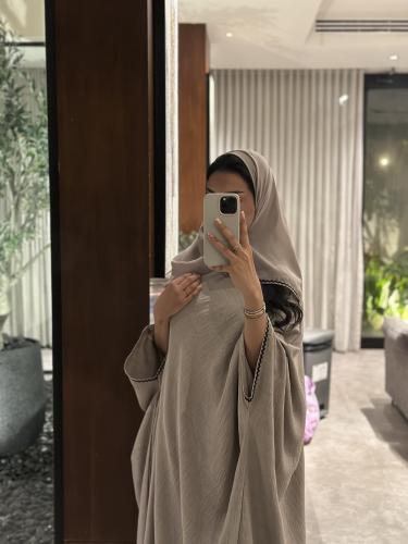 عباية نص بشت لنن بحريني بيج مع كلفة تطريز