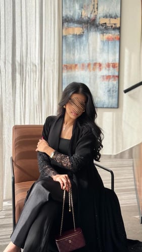 عباية كريب سيراميك أندونيسي مع كلفة دانتيل مشغولة...