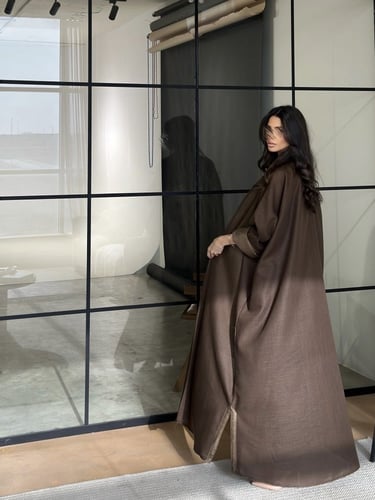 عباية نص بشت لنن هندي بني مع كلفة مشجر وطرحة بني ب...