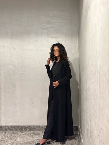 عباية شتوية نص كلوش مع ياقة شمواه اسود