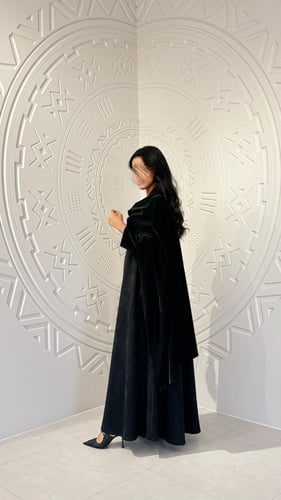 عباية شتوية شمواه نص كلوش مع شال جلد اسود