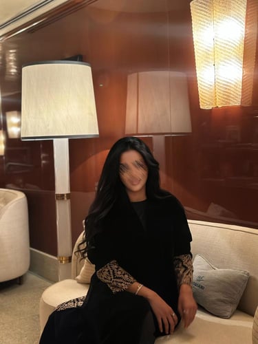 عباية شتوية نص كلوش شمواه اسود مع تطريز ذهبي وطرحة...