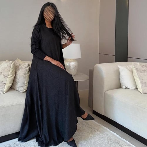 عباية كريب صيفي اسود مشغول كلوش مع كم ستريتش