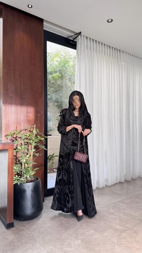 عباية شيفون هندي مشجر بالزخارف بالمخمل مبطنه لون ا...