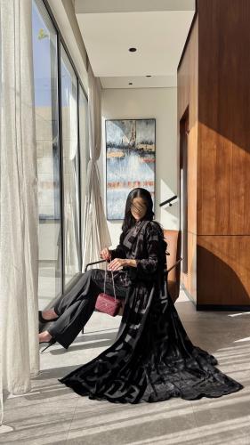 عباية شيفون هندي مشجر بأشكال هندسية بالمخمل مبطنه...