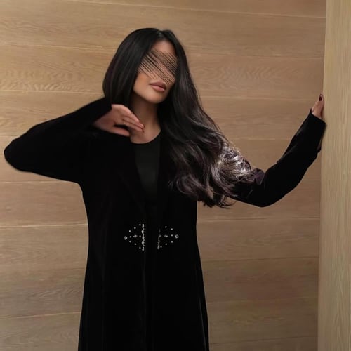 عباية مخمل على شمواه اسود مع كريستال سواروفسكي