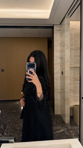 عباية كلوش اورجنزا مزينة بالحجر الفضي مع طبقة من ا...