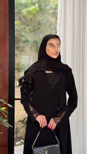 ‎عباية كريب سيراميك أندونيسي اسود مع كلفة دانتيل م...