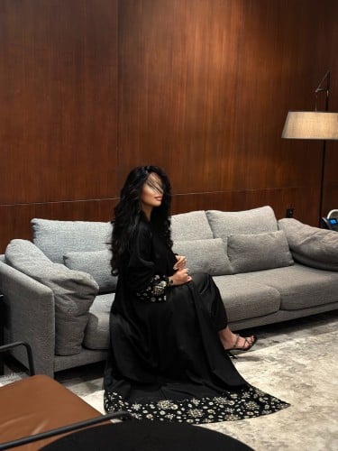 عباية نص كلوش لنن هندي مع شك وتطريز