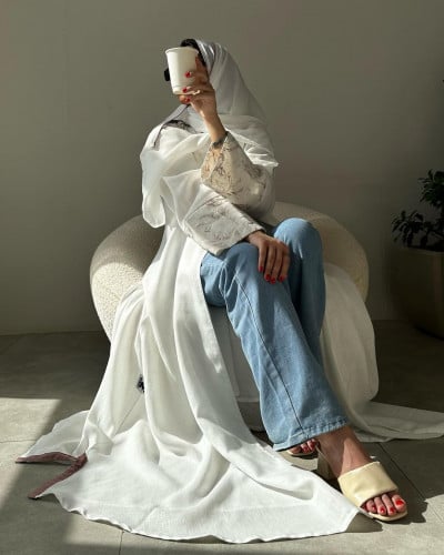 عباية كلوش لون ابيض مبطنة و كم تطريز الخامة : لنن...