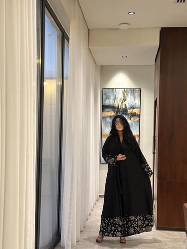 عباية نص كلوش لنن هندي مع شك وتطريز