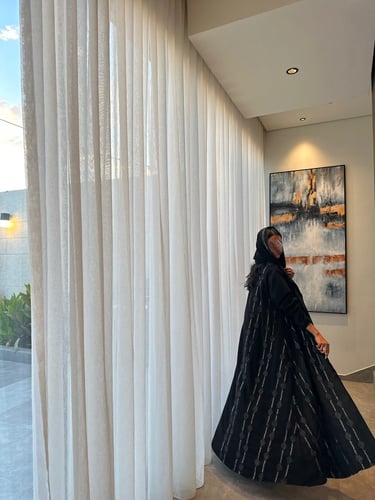 عباية كلوش كريب مع شك ذهبي وطرحة طرف