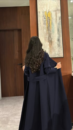 عباية كلوش كريب مع حزام في الظهر كحلي