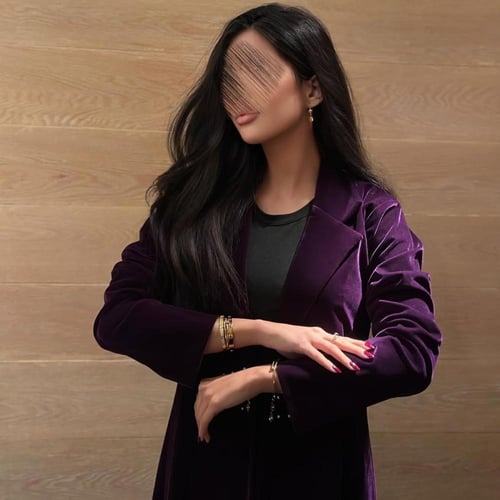 عباية مخمل على شمواه بنفسجي مع كريستال سواروفسكي