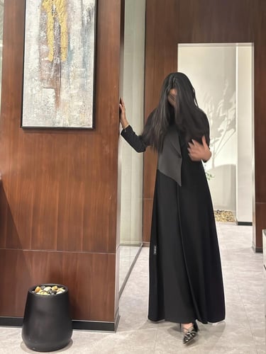 عباية كريب مع سديري تفته من جانب واحد نص كلوش