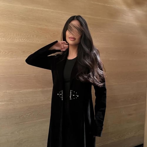 عباية مخمل على شمواه اسود مع كريستال سواروفسكي