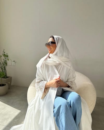 عباية كلوش لون ابيض مبطنة و كم تطريز الخامة : لنن...