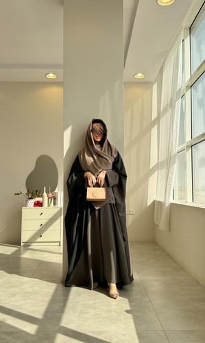 عباية بشت زيتي وبيج سيراميك مكسر