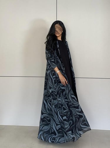 ‎عباية شيفون كلوش مموج اسودّ ورمادي ‎السعر : 420