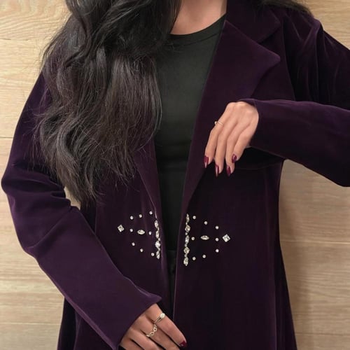 عباية مخمل على شمواه بنفسجي مع كريستال سواروفسكي