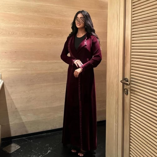 عباية مخمل عنابي مع كلفة شيفون مكسر