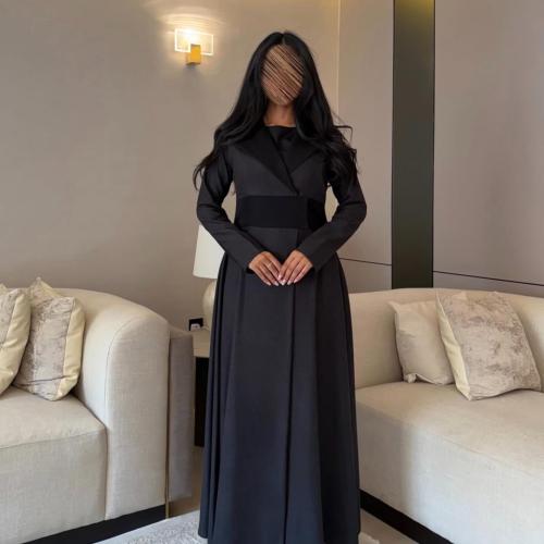 عباية جوخ رمادي مع اسود كلوش