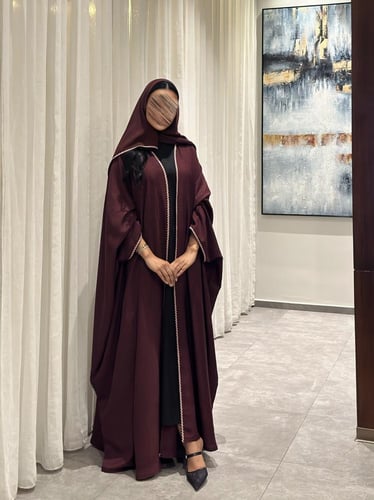 عباية نص بشت لنن بحريني عنابي مع كلفة تطريز