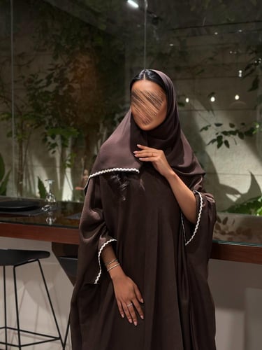 عباية نص بشت لنن بحريني بني مع كلفة تطريز