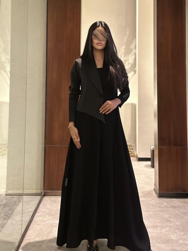 عباية كريب مع سديري تفته من جانب واحد نص كلوش