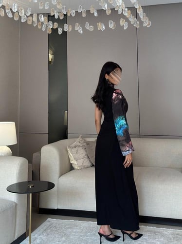 فستان كريب اسودّ مع حرير مموج