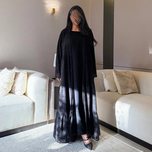 عباية دانتيل طبقات اسودّ مبطنة بالشيفون مع فستان ك...