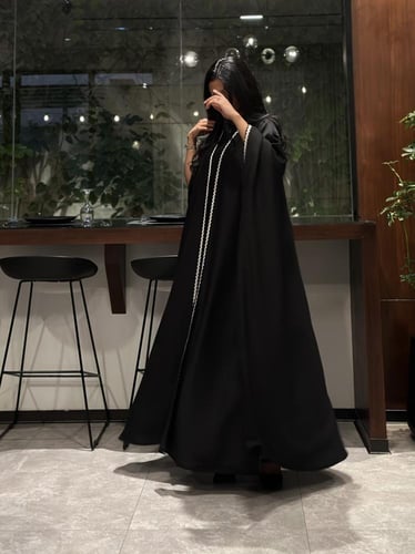 عباية نص بشت لنن بحريني اسود مع كلفة تطريز