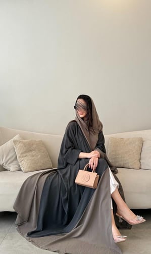 عباية بشت زيتي وبيج سيراميك مكسر