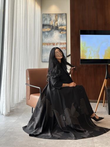 عباية كتان برسمة ورد بني مطبوع نص كلوش