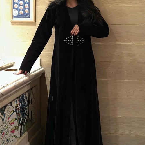 عباية مخمل على شمواه اسود مع كريستال سواروفسكي