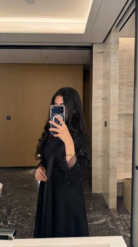 عباية كلوش اورجنزا مزينة بالحجر الفضي مع طبقة من ا...