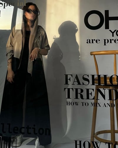 عباية قصة عادية وطرحة لونين بيج واسود الخامة : بلا...