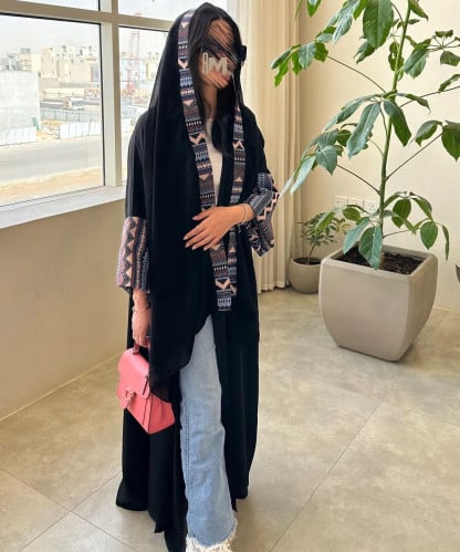 عباية نص كلوش كريب اسود مع اكمام سدو