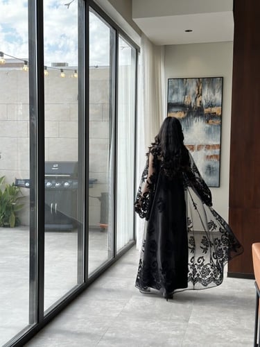 فستان تفته مع دانتيل مشجر