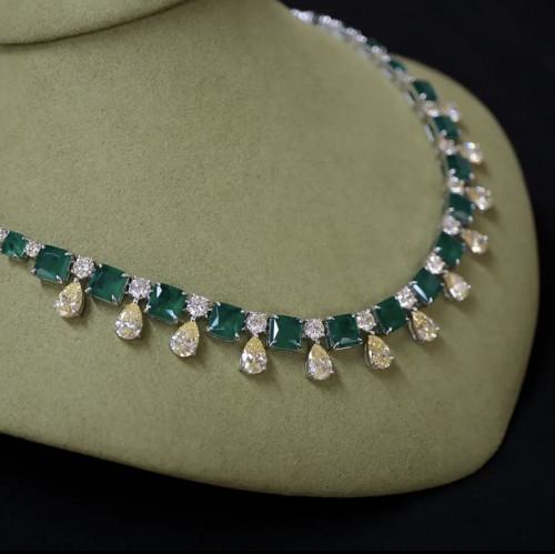 عقد الماس صناعي