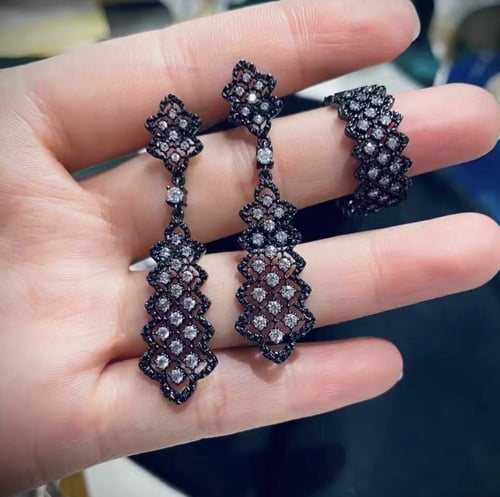 حلق فضة بتصميم إيطالي