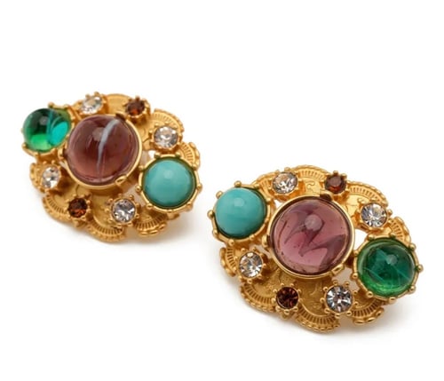 شوكر لؤلؤ بأحجار ملونه