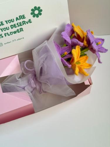 باقة الأزهار البنفسجية و الصفراء