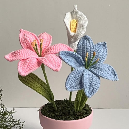 فازة الأزهار الزرقاء و الورديه