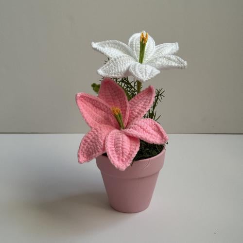 فازه الأزهار الورديه(فازة زرقا)