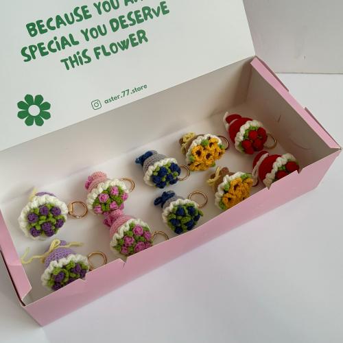 ميداليه باقه الورد بالحبه