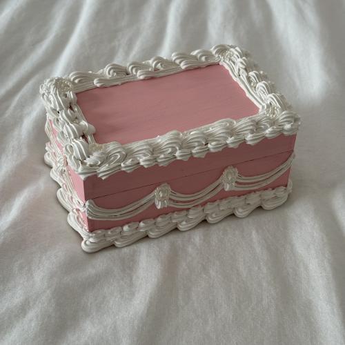 صندوق كيك وردي